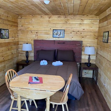 Canal Cabins Paw Paw 外观 照片