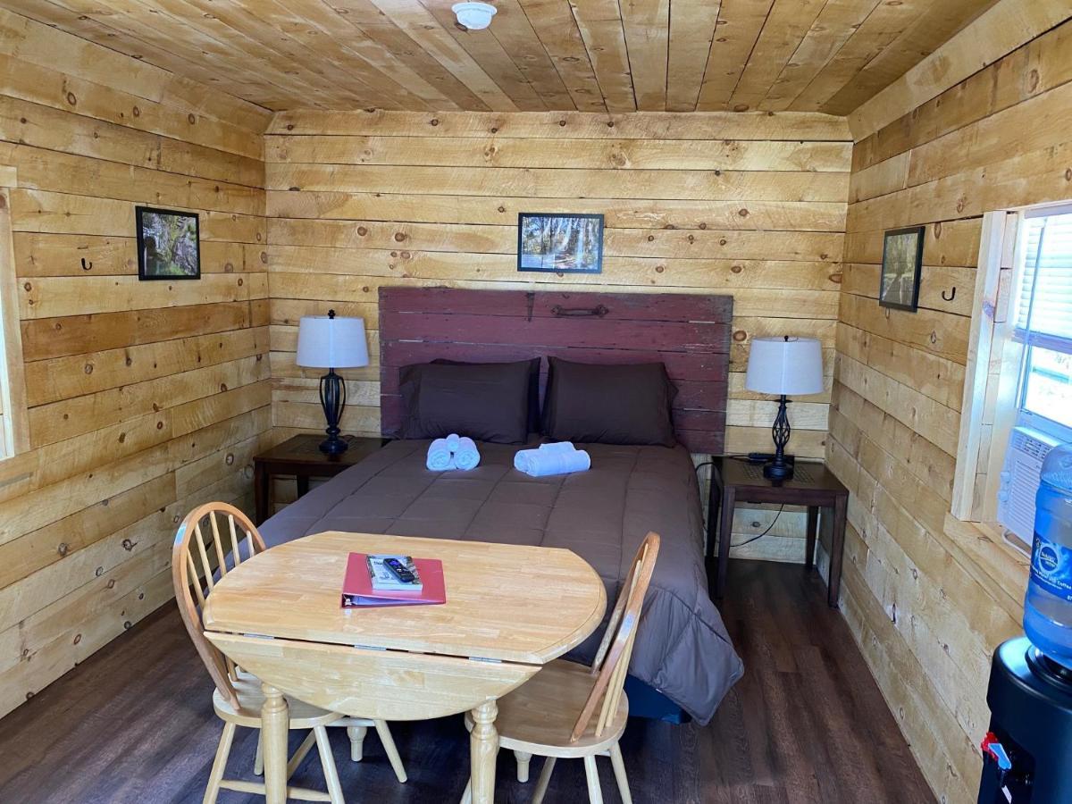 Canal Cabins Paw Paw 外观 照片