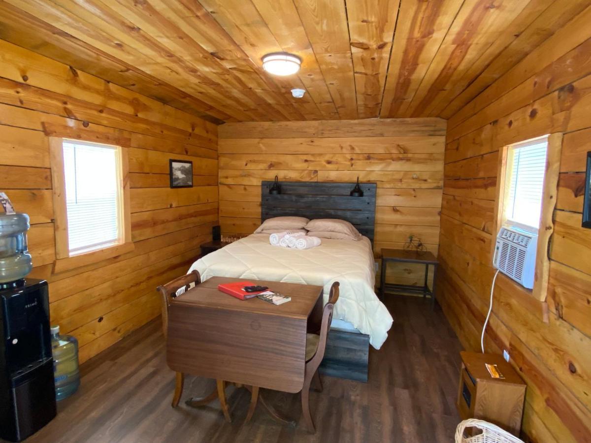 Canal Cabins Paw Paw 外观 照片
