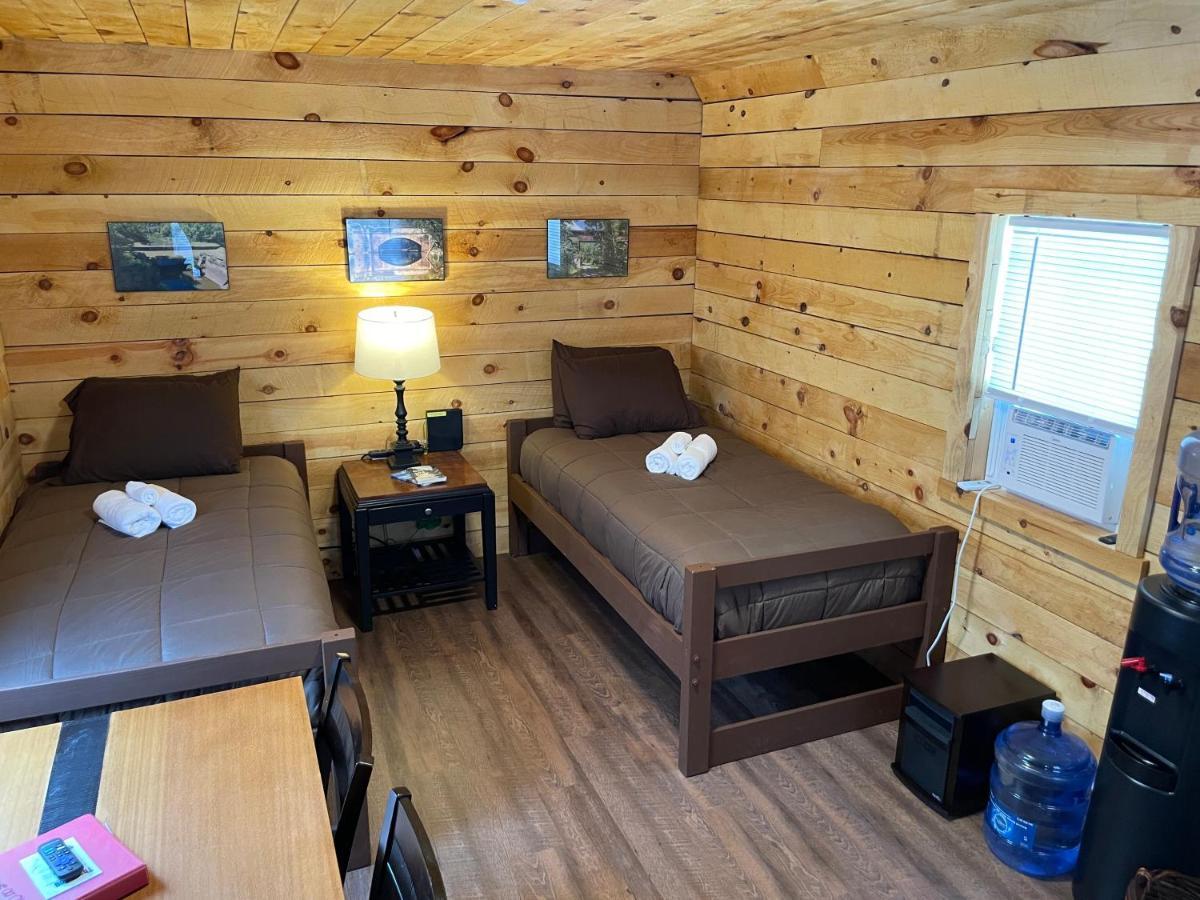 Canal Cabins Paw Paw 外观 照片