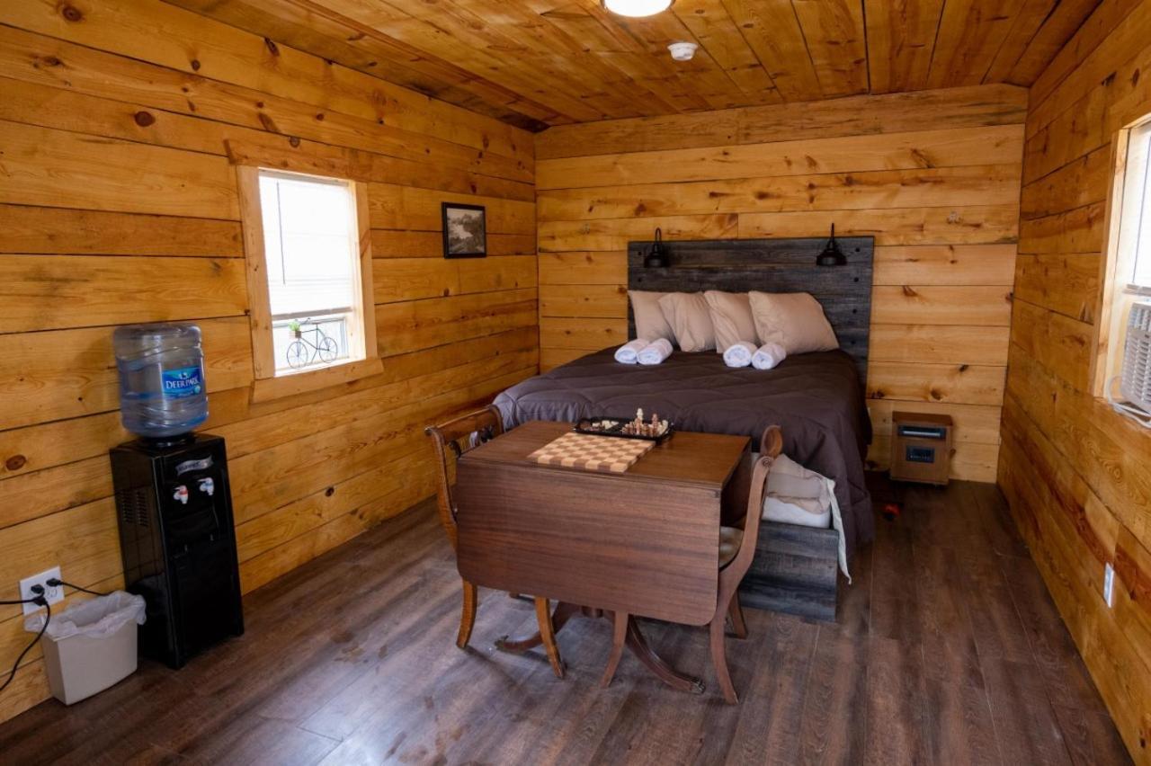 Canal Cabins Paw Paw 外观 照片
