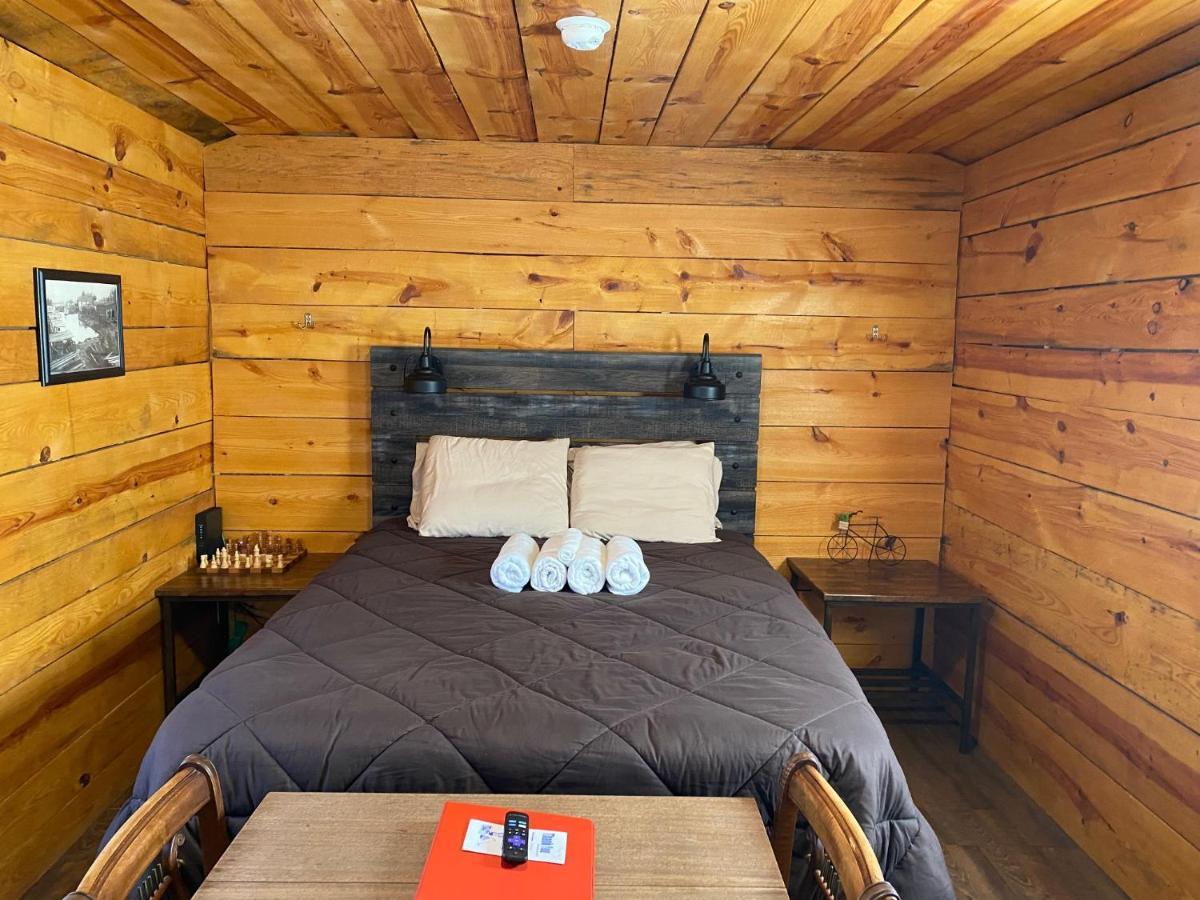 Canal Cabins Paw Paw 外观 照片