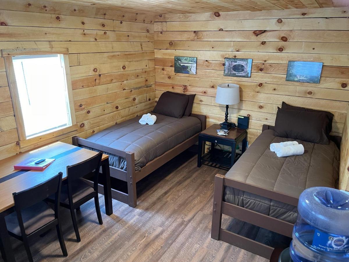 Canal Cabins Paw Paw 外观 照片
