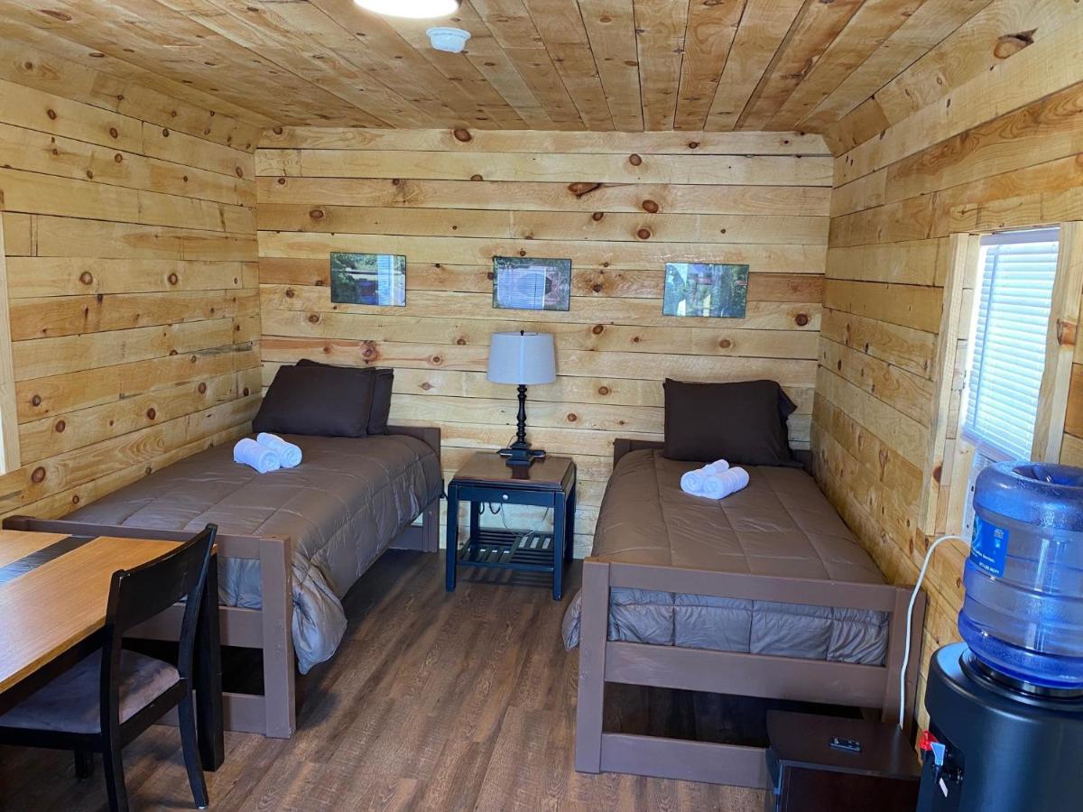 Canal Cabins Paw Paw 外观 照片